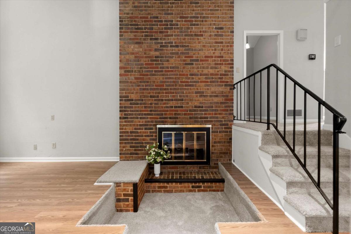225 Lakeview Ridge W