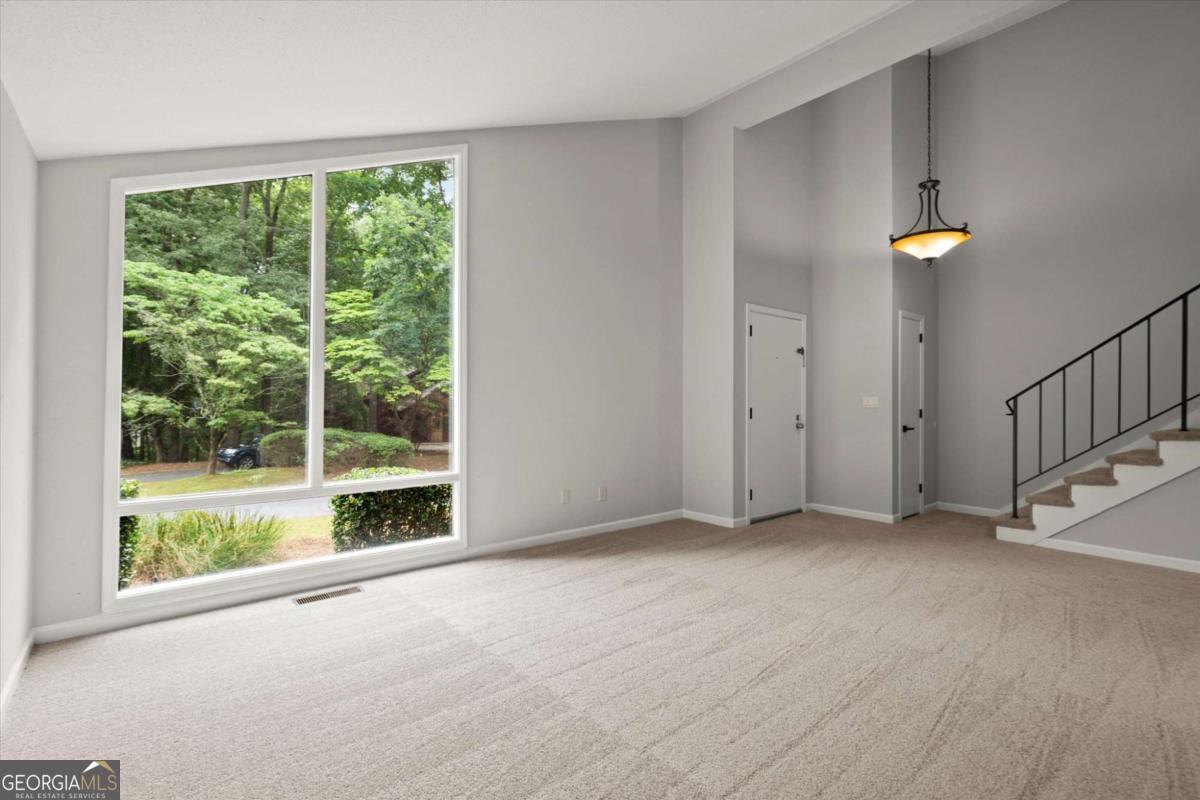 225 Lakeview Ridge W
