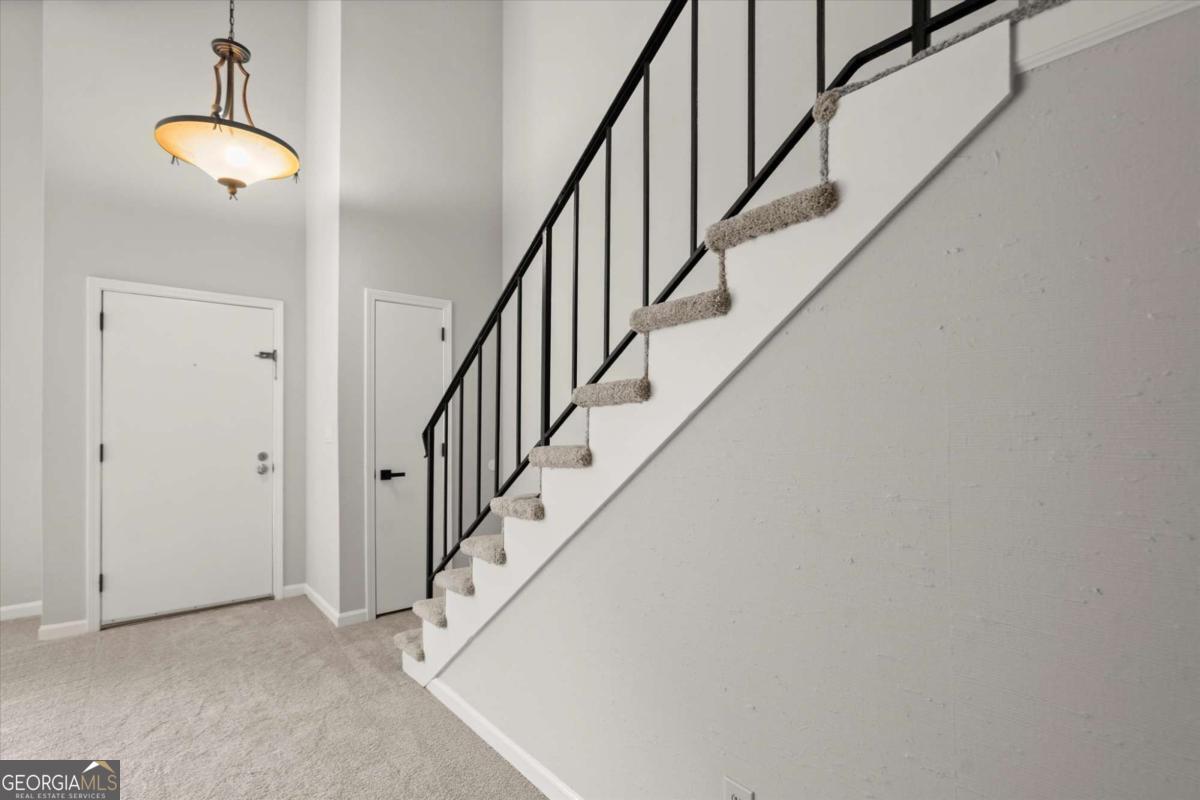 225 Lakeview Ridge W