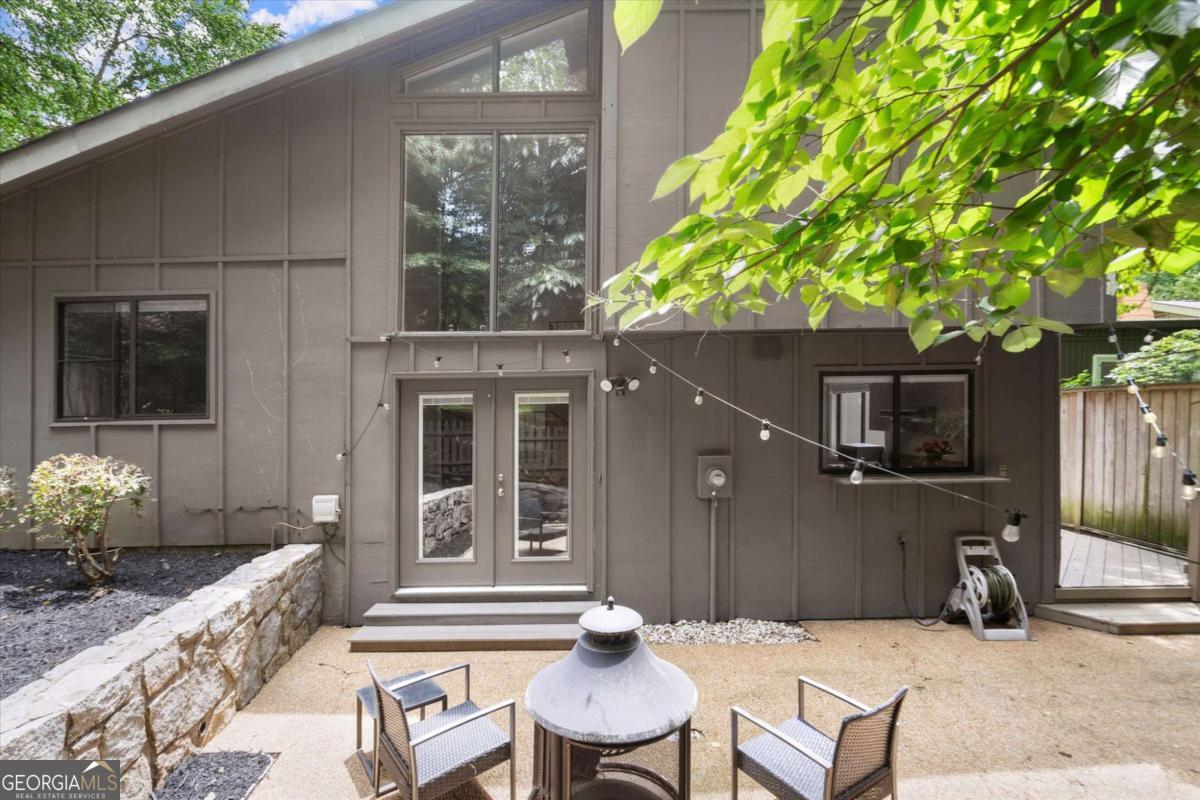 225 Lakeview Ridge W