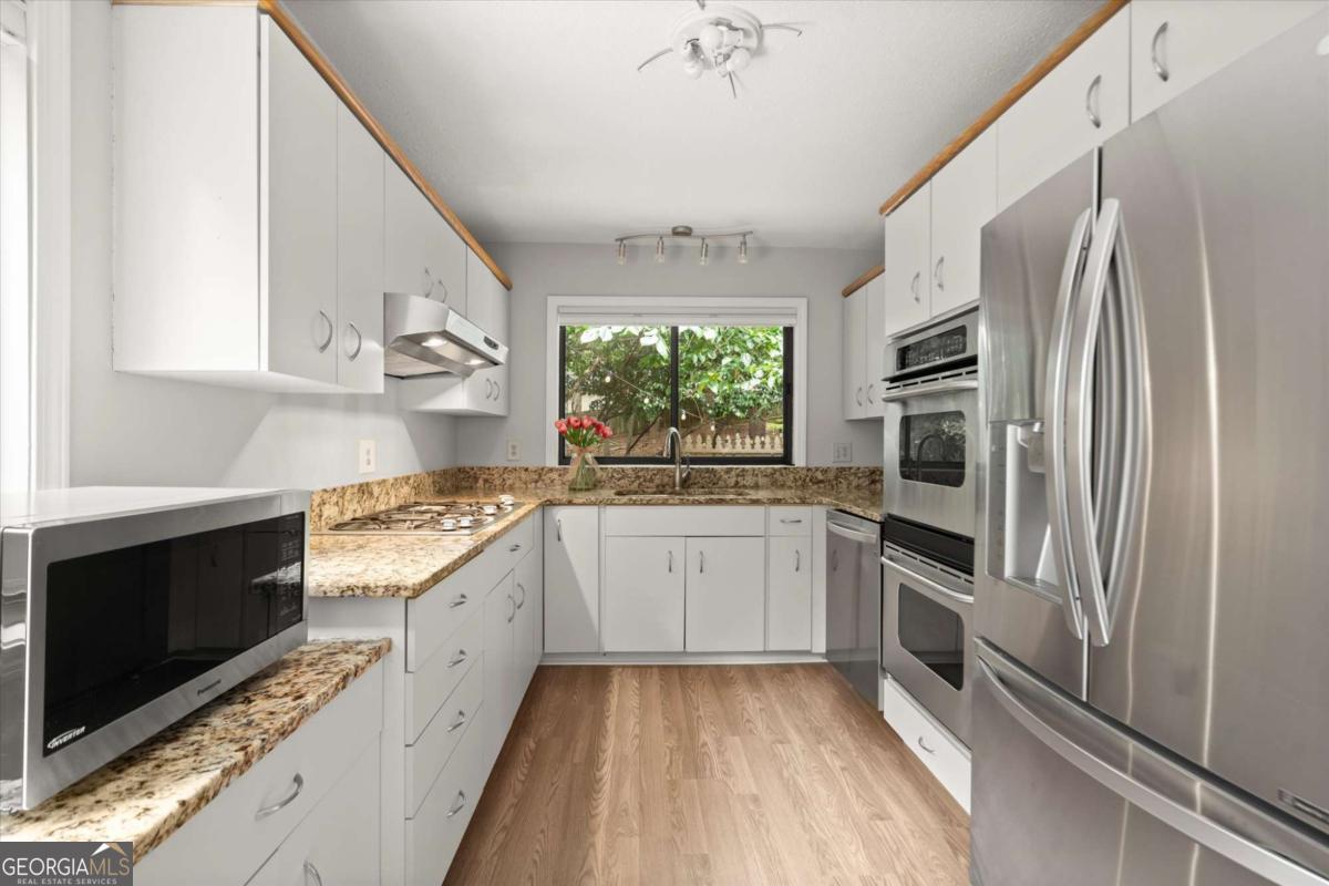 225 Lakeview Ridge W