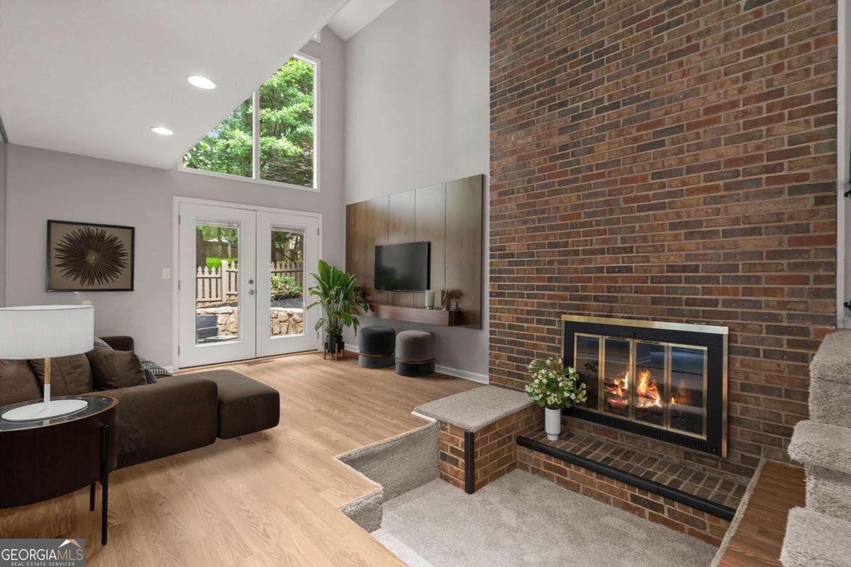 225 Lakeview Ridge W