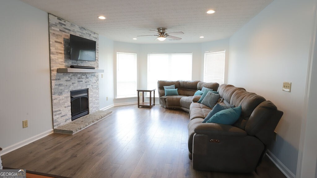 220 Foothills Drive