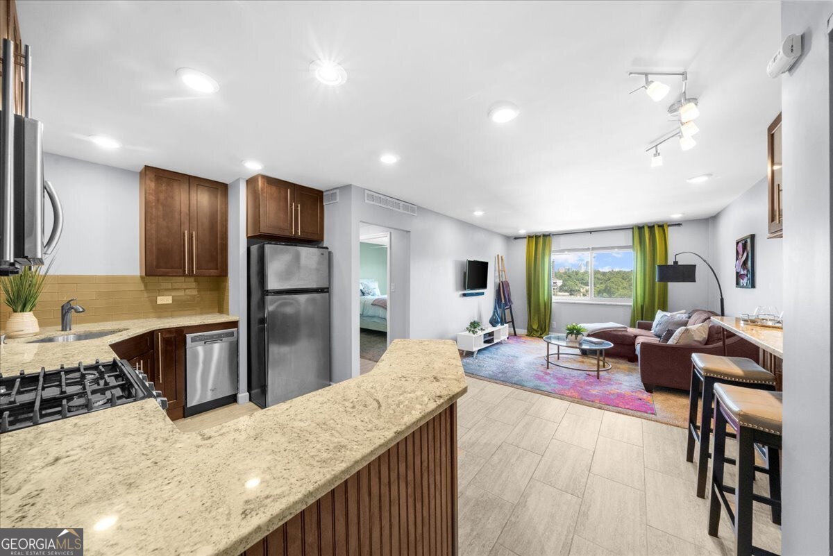 2285 Peachtree Road NE # 709