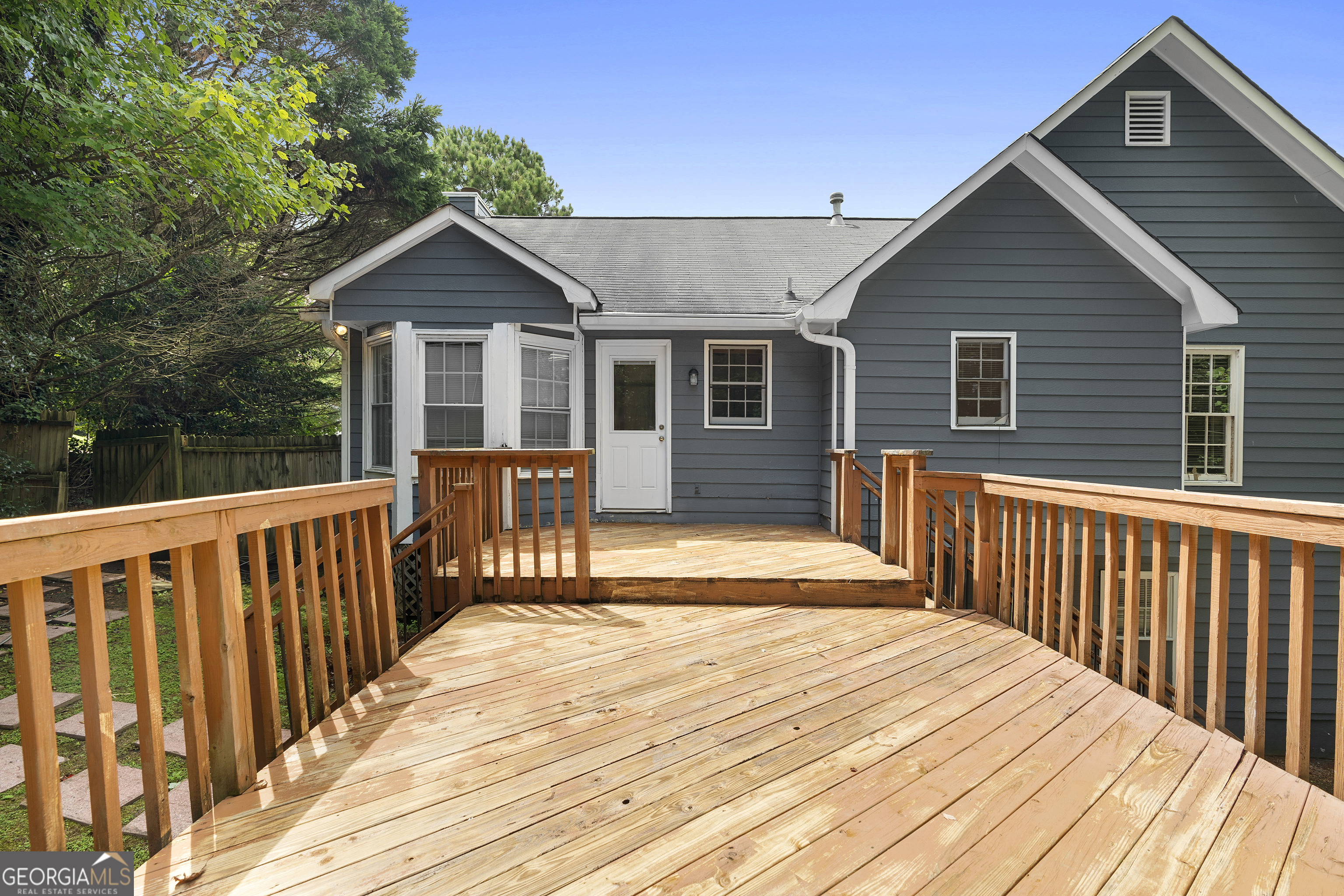 525 Brooksdale Drive