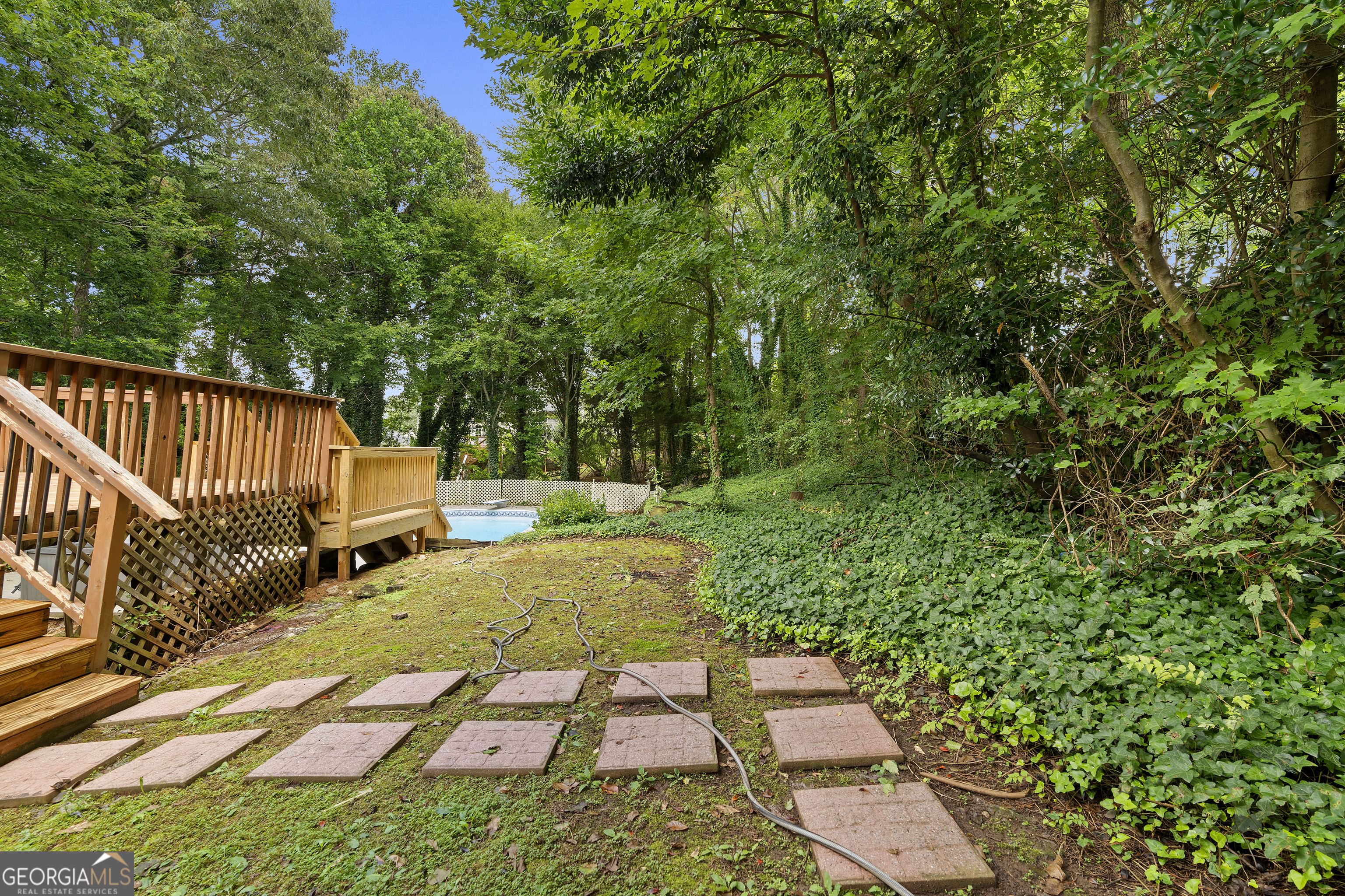 525 Brooksdale Drive