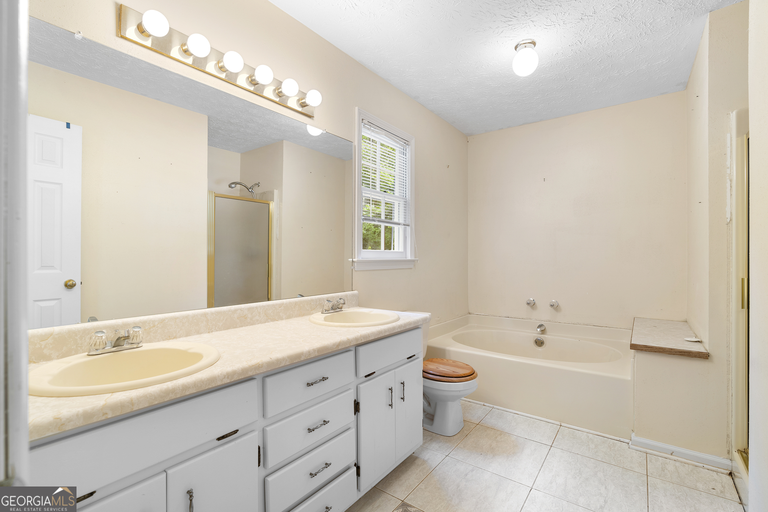 525 Brooksdale Drive