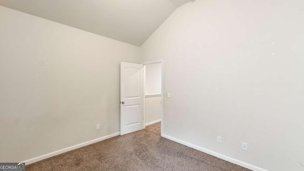 5015 Rapahoe Trail
