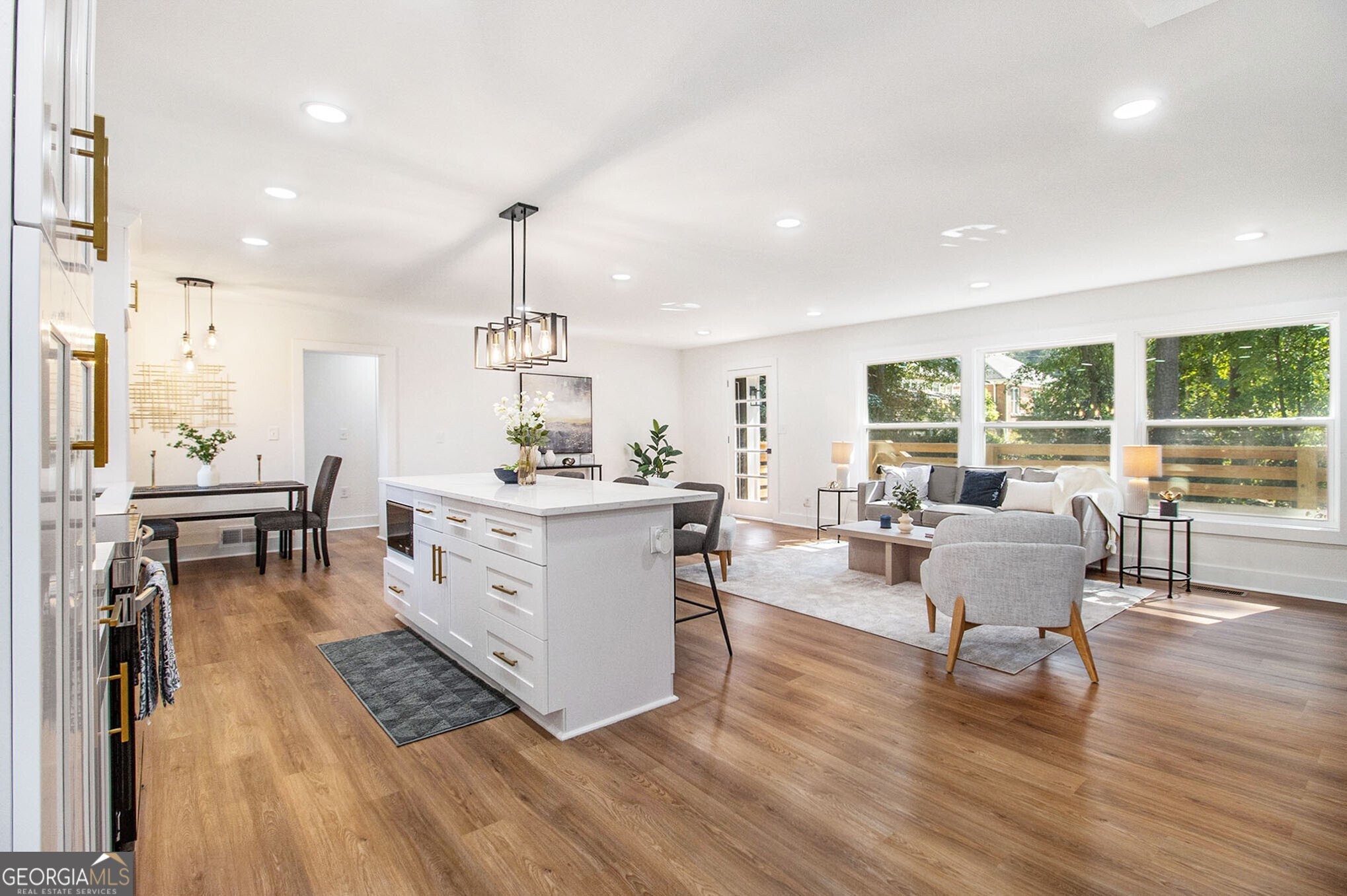 2813 Hillside Road SE