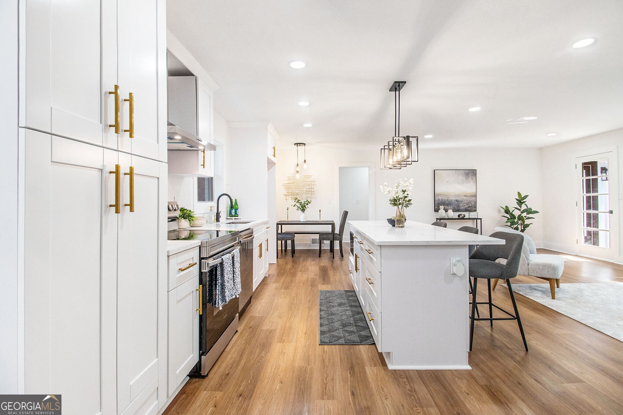 2813 Hillside Road SE