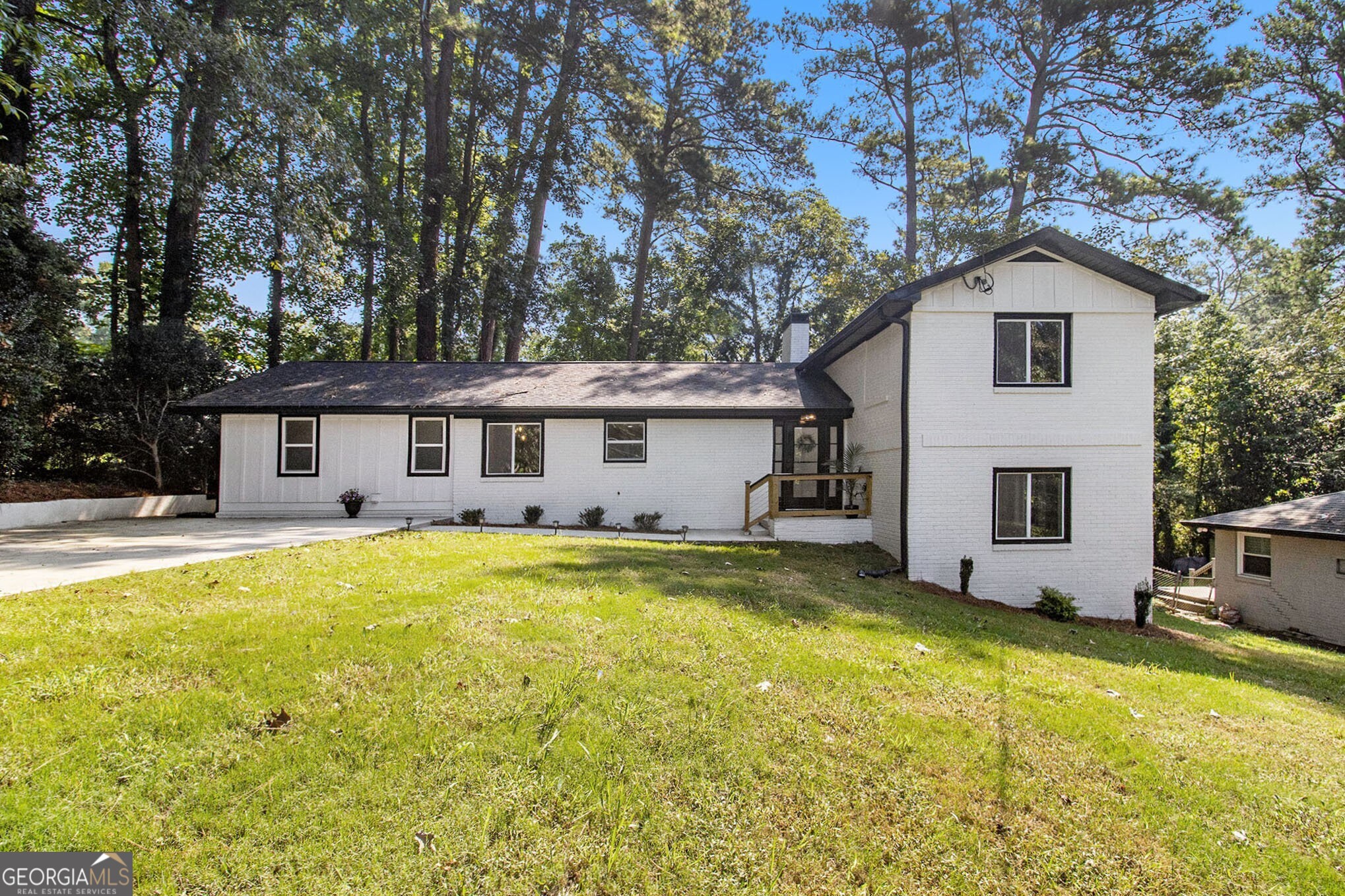 2813 Hillside Road SE