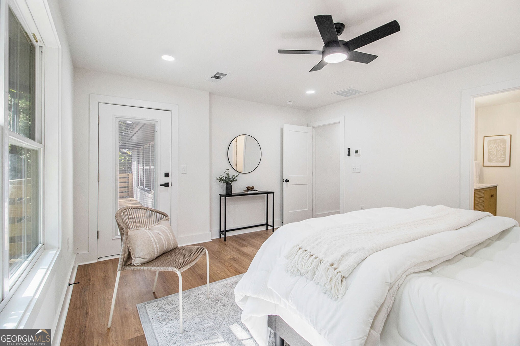 2813 Hillside Road SE