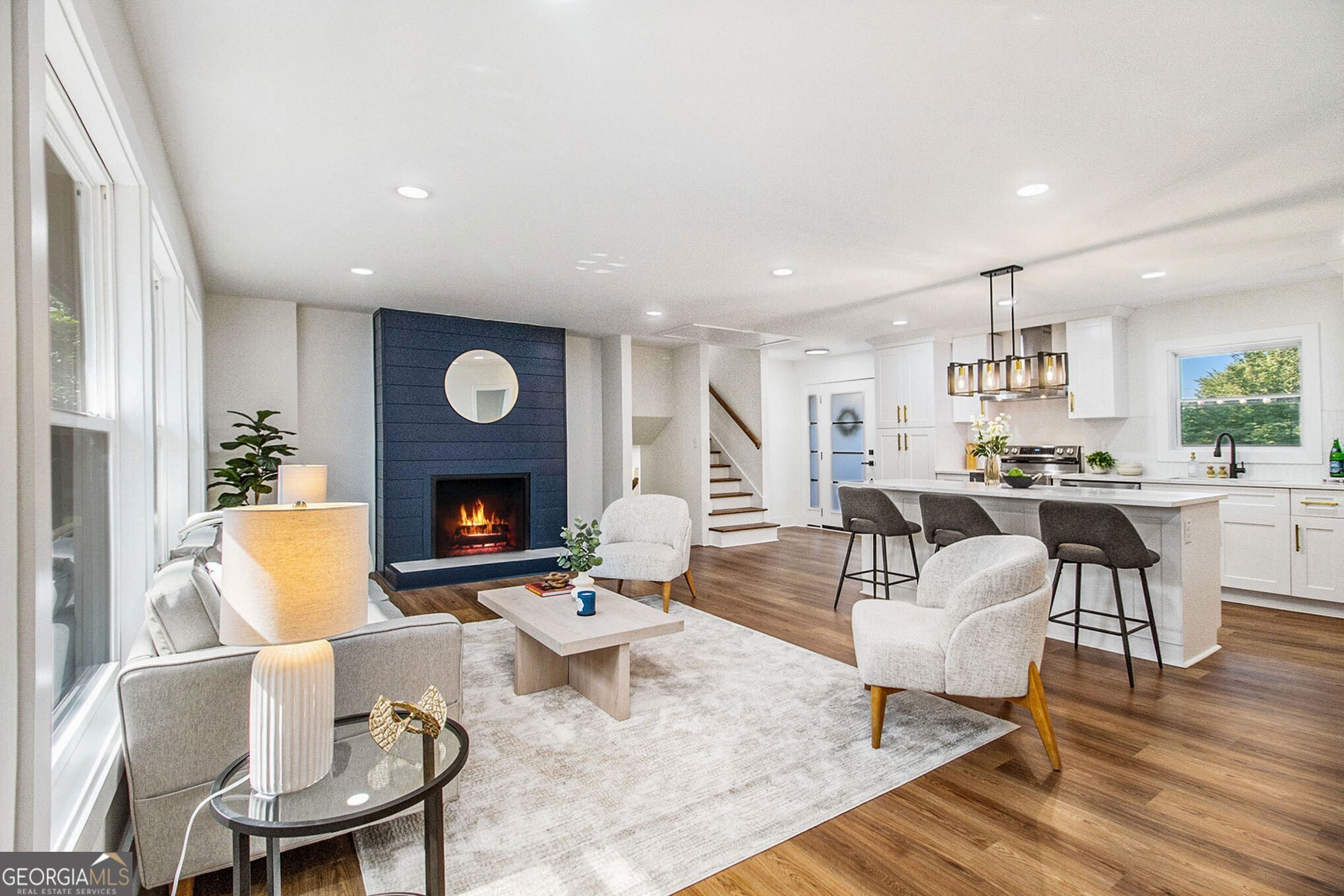 2813 Hillside Road SE