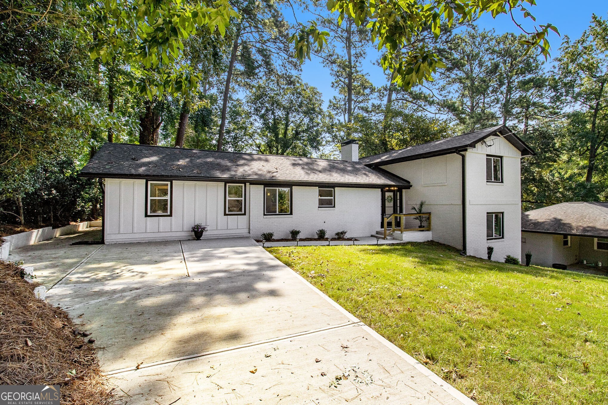 2813 Hillside Road SE