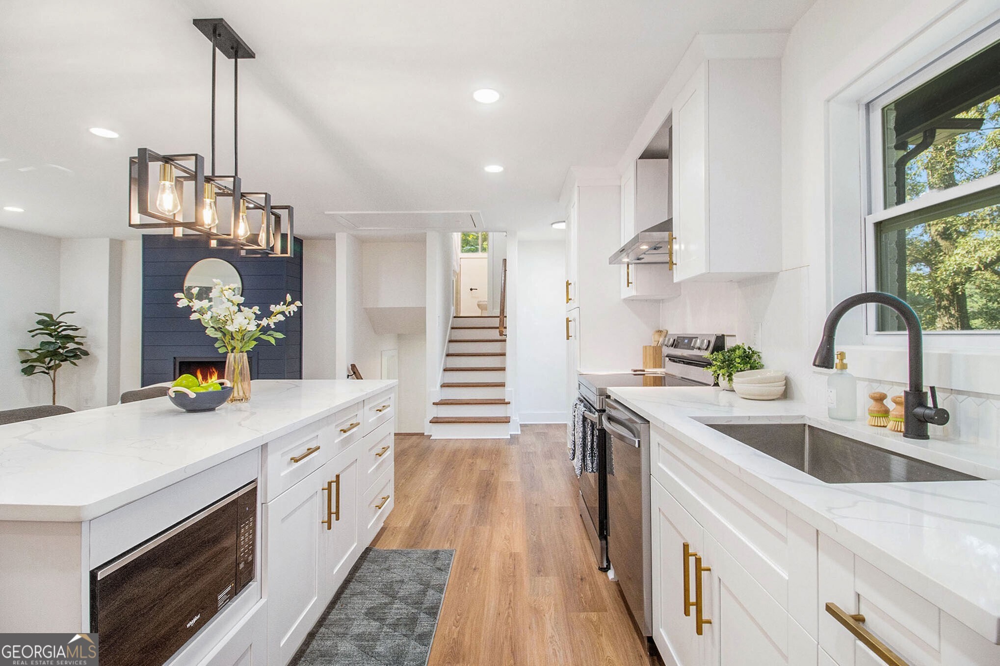 2813 Hillside Road SE