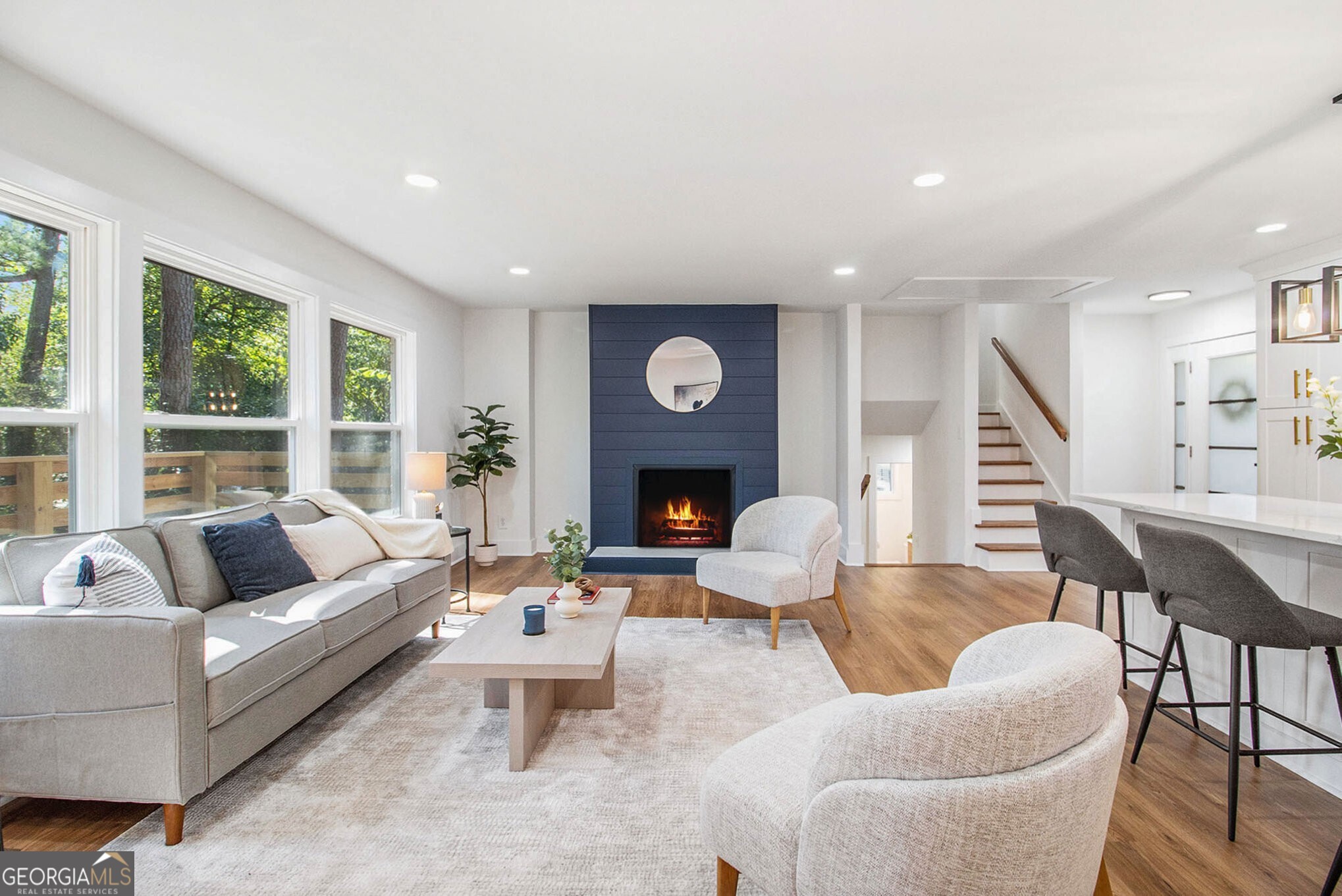 2813 Hillside Road SE