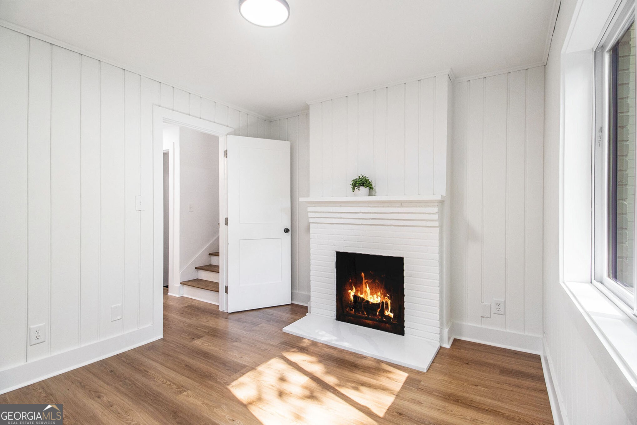 2813 Hillside Road SE