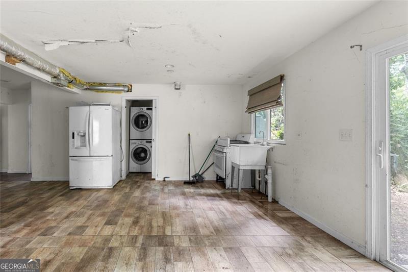2044 HOWARD