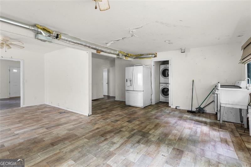 2044 HOWARD
