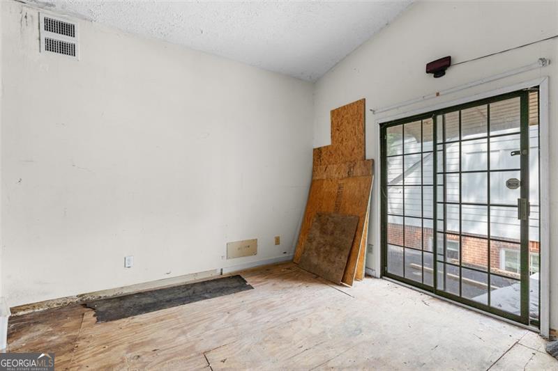 2044 HOWARD