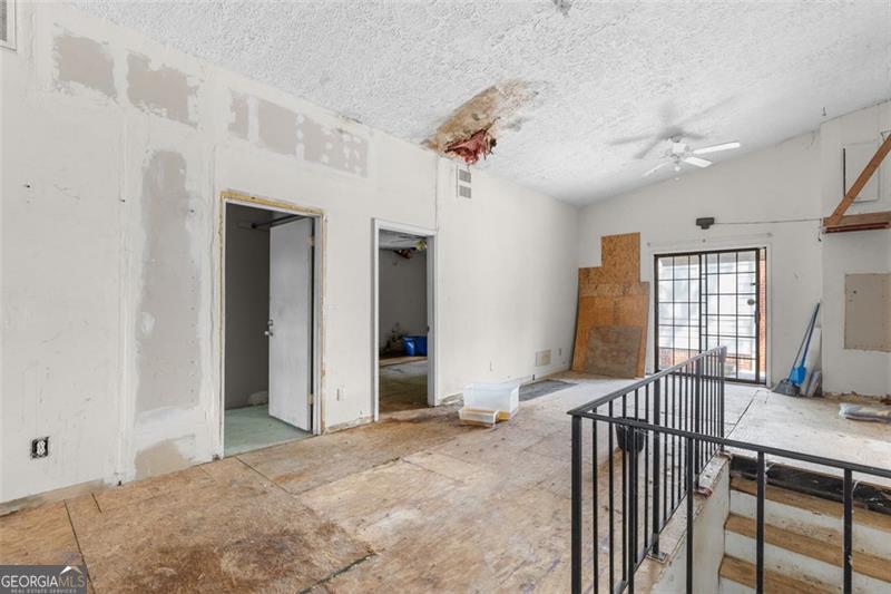 2044 HOWARD