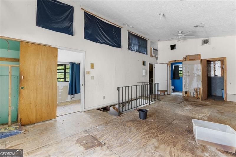 2044 HOWARD