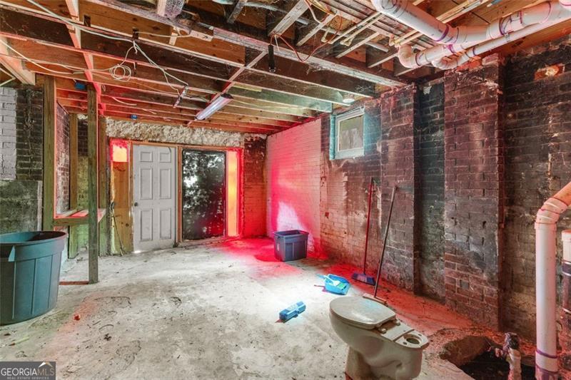 2044 HOWARD