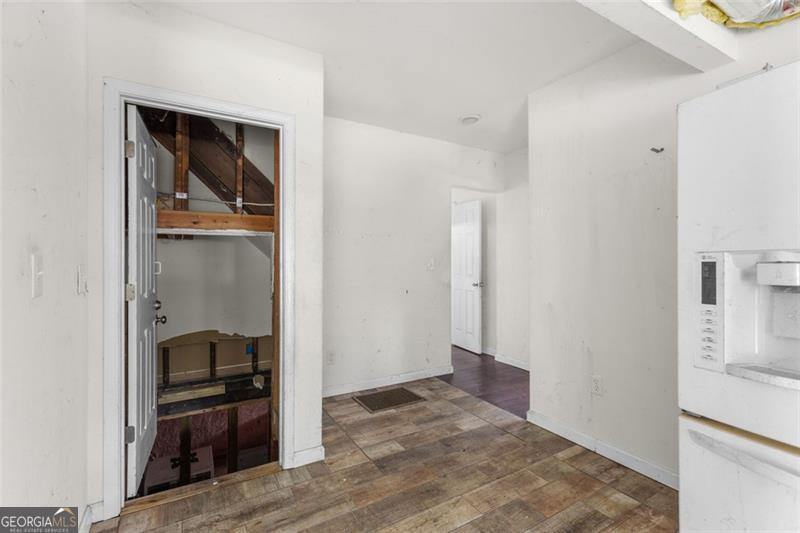 2044 HOWARD