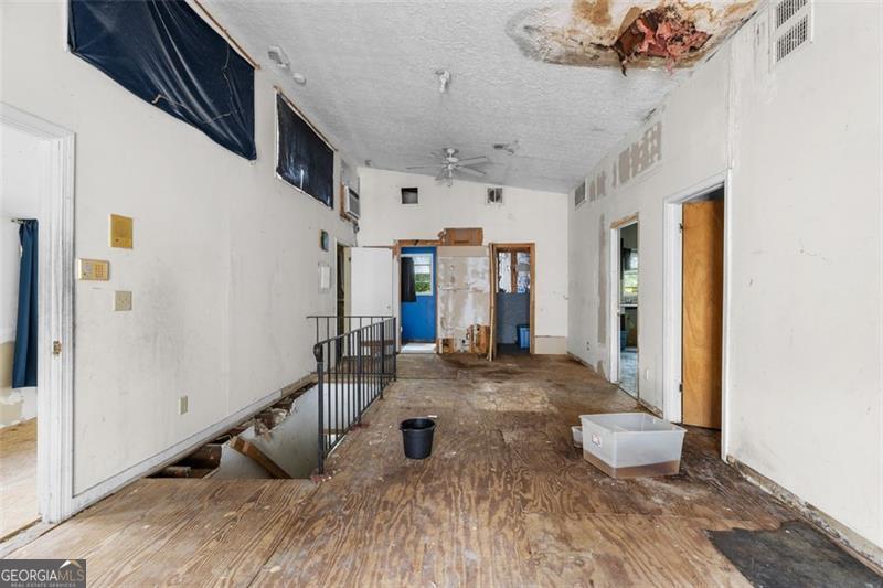 2044 HOWARD