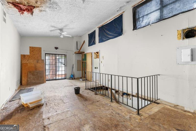 2044 HOWARD