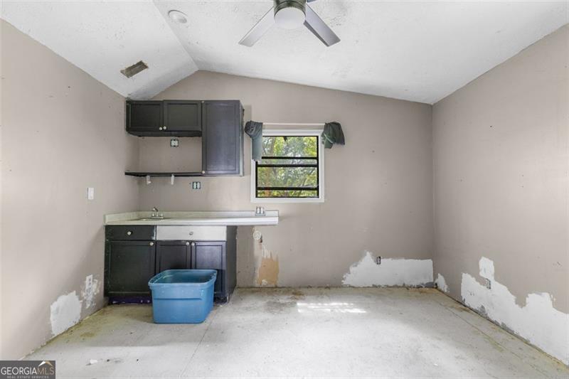 2044 HOWARD
