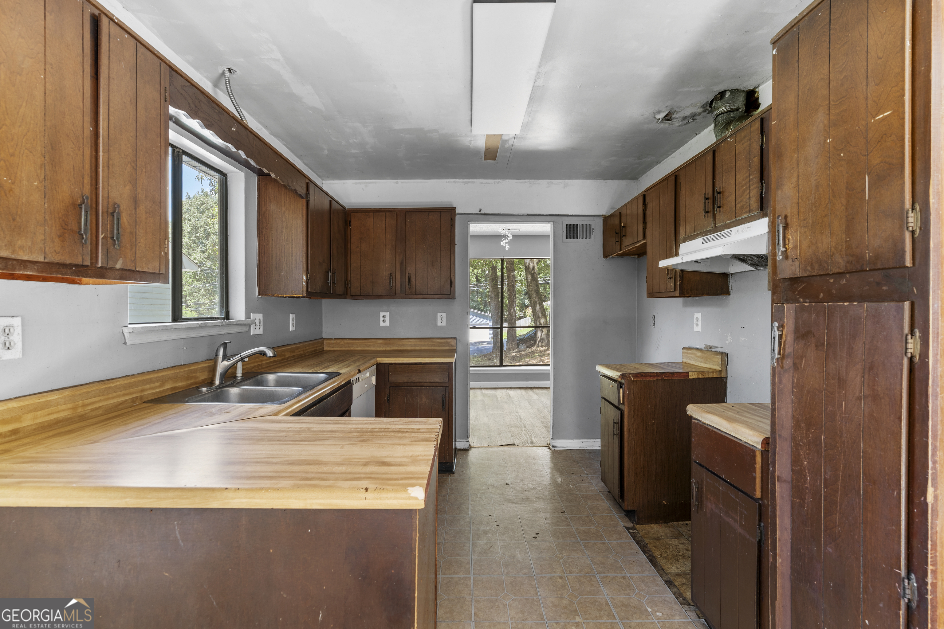 2520 Wildflower Lane