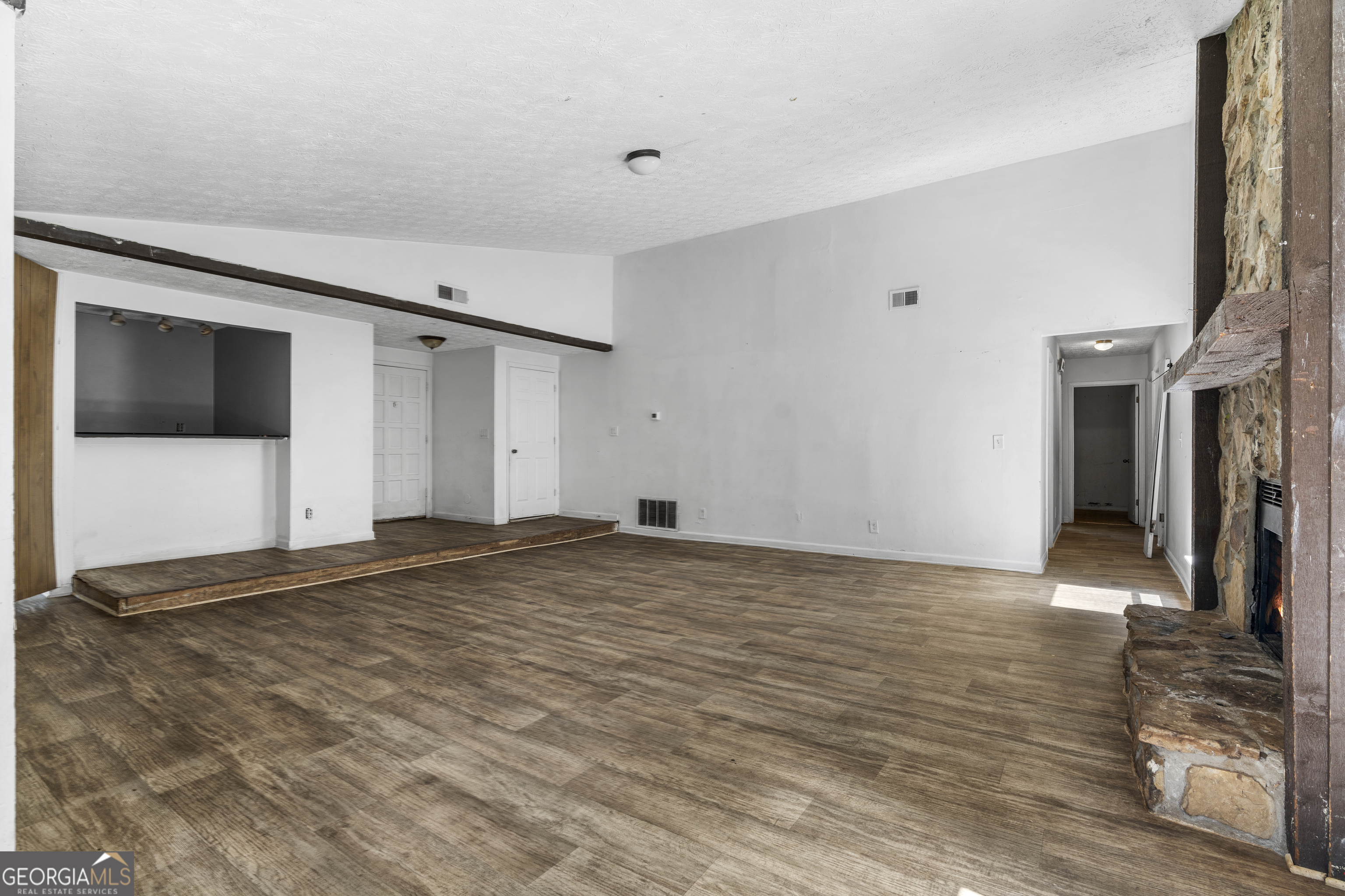 2520 Wildflower Lane