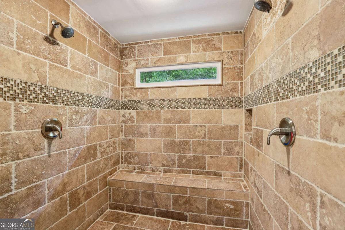 25 Sanderson Street NE