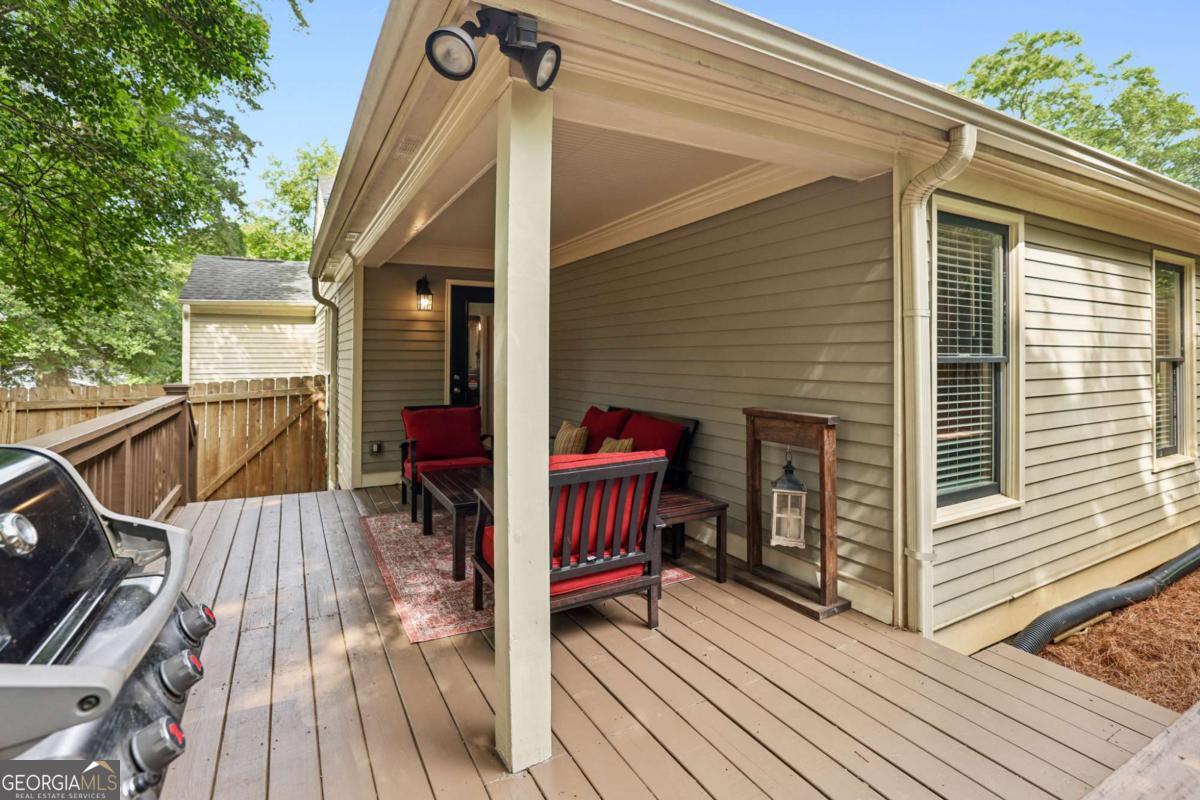 25 Sanderson Street NE