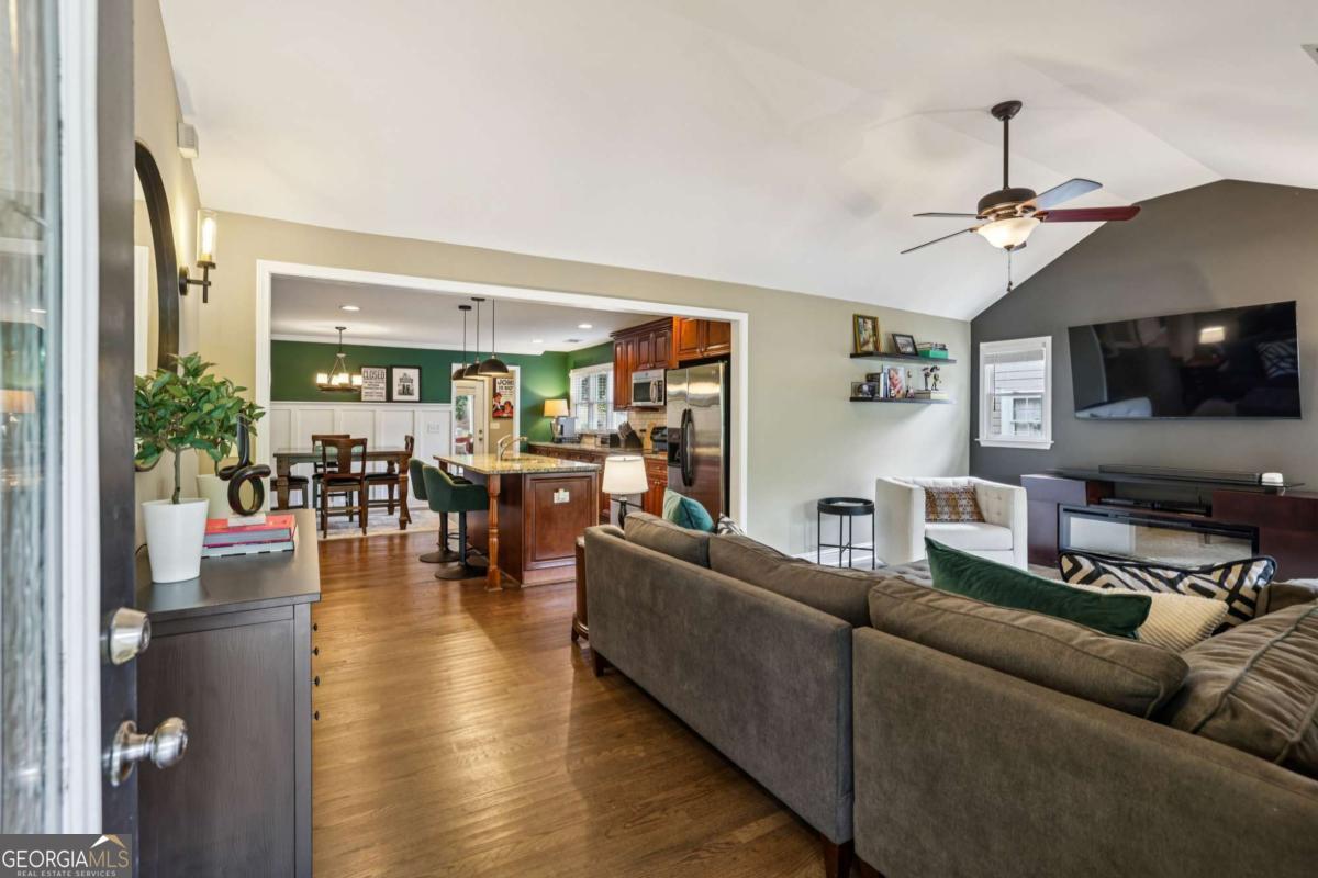 25 Sanderson Street NE