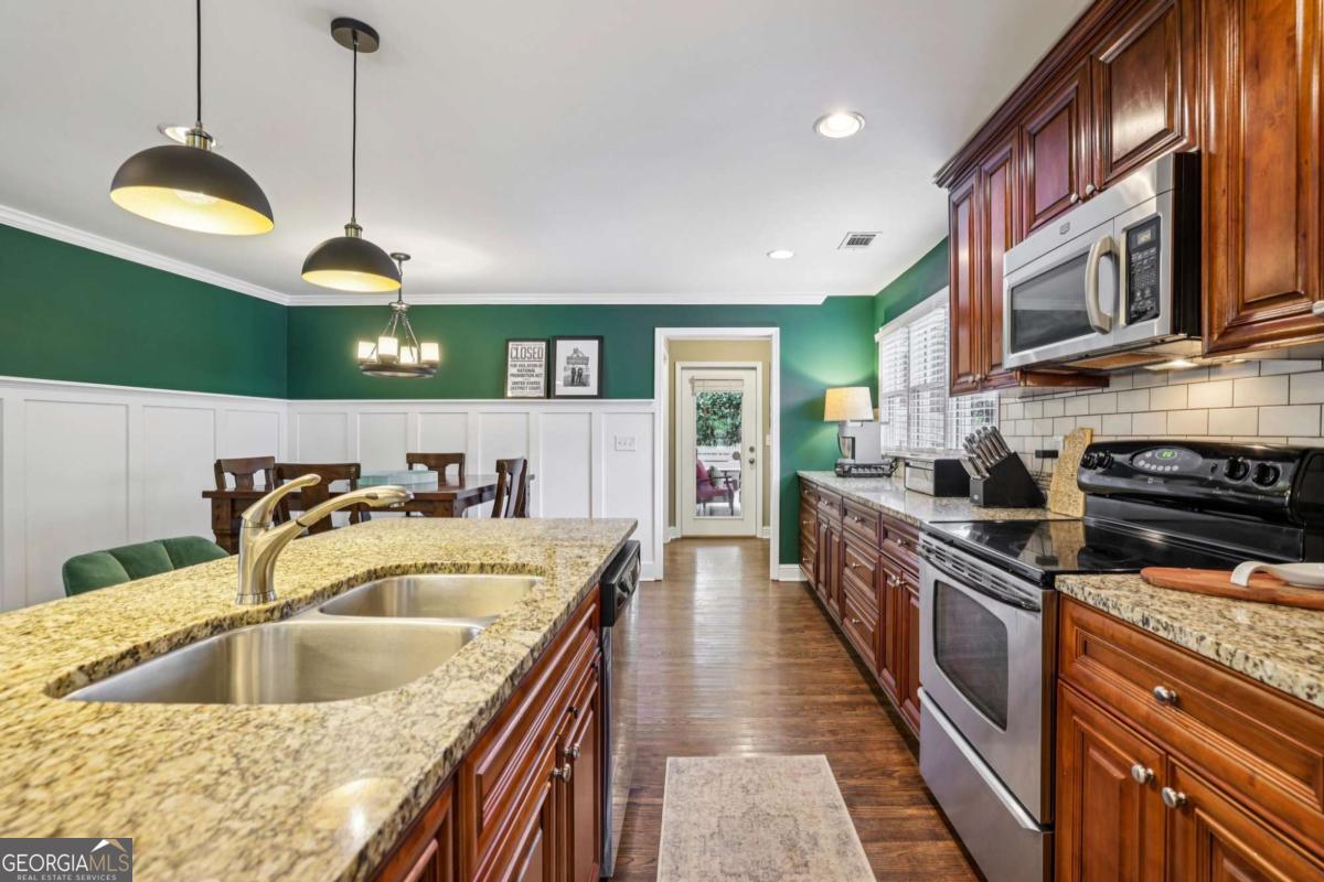 25 Sanderson Street NE