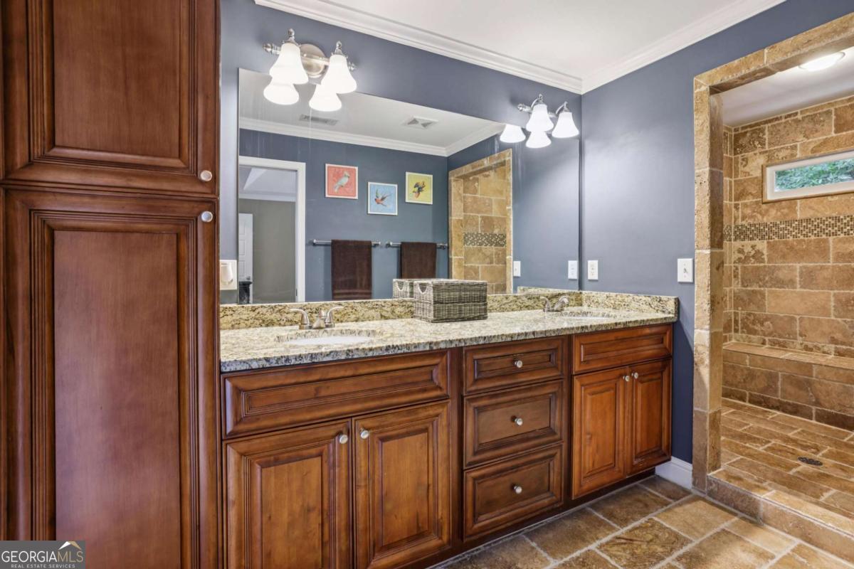 25 Sanderson Street NE