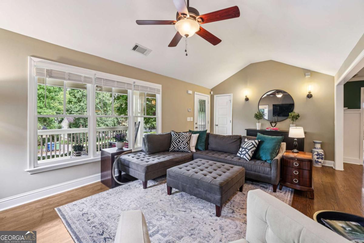 25 Sanderson Street NE