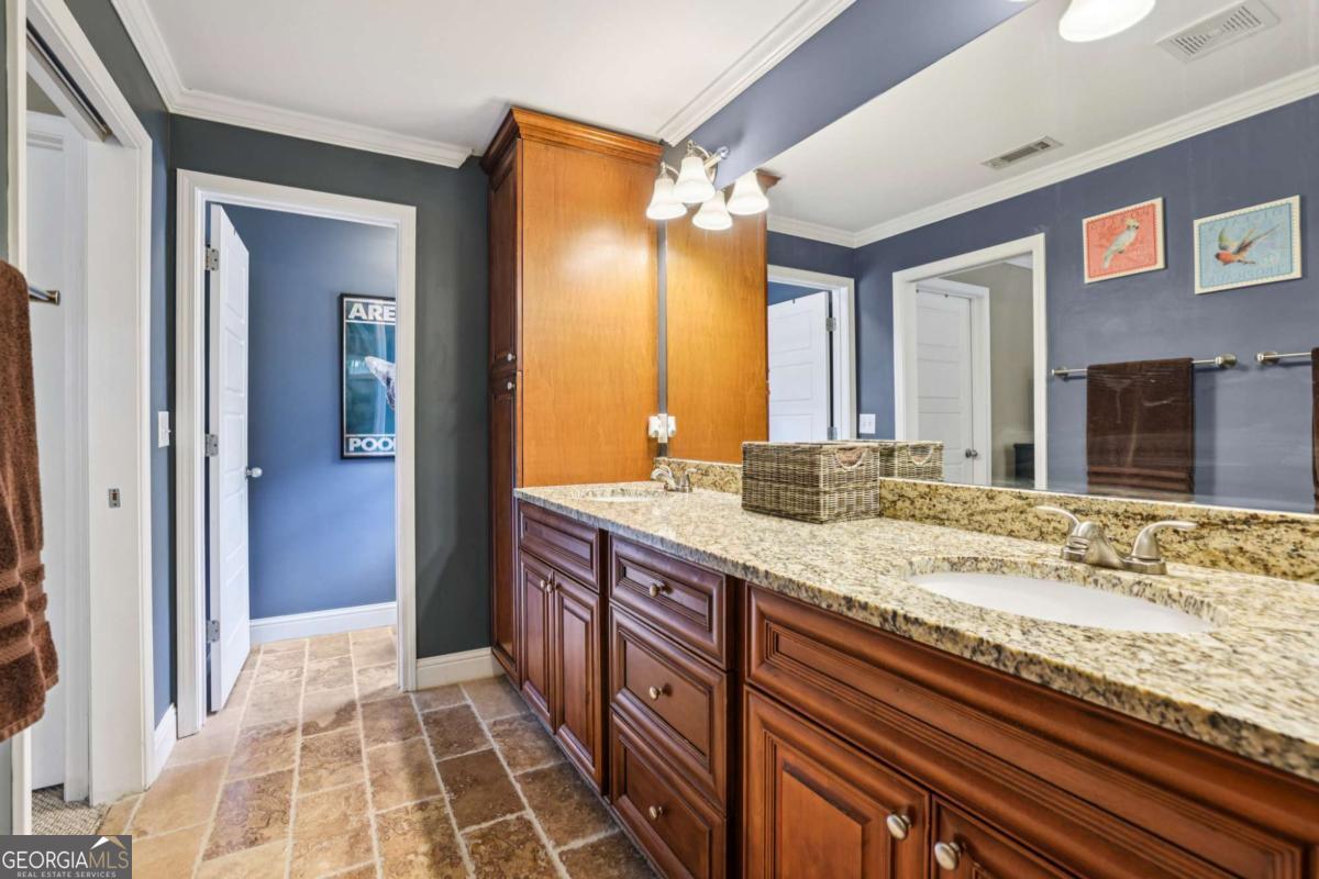 25 Sanderson Street NE