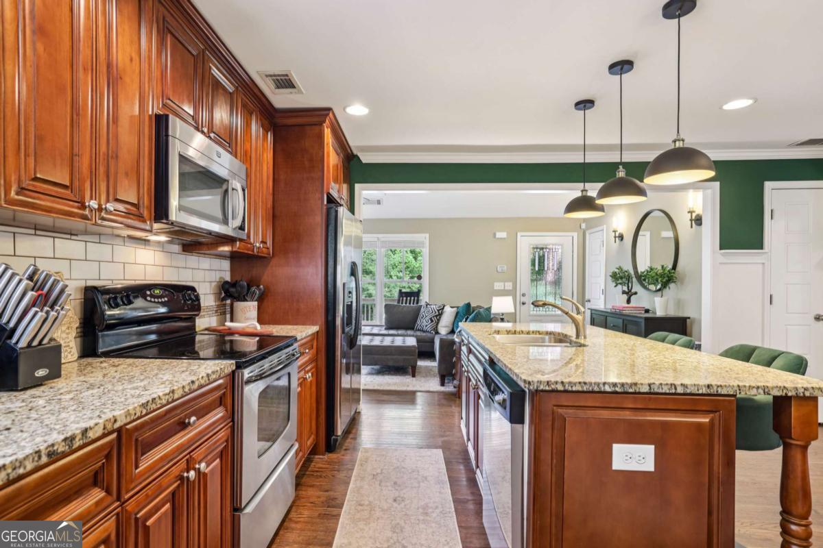 25 Sanderson Street NE