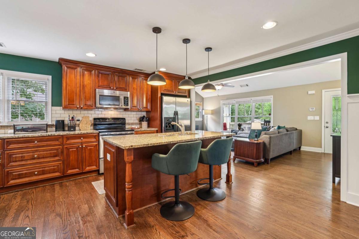 25 Sanderson Street NE