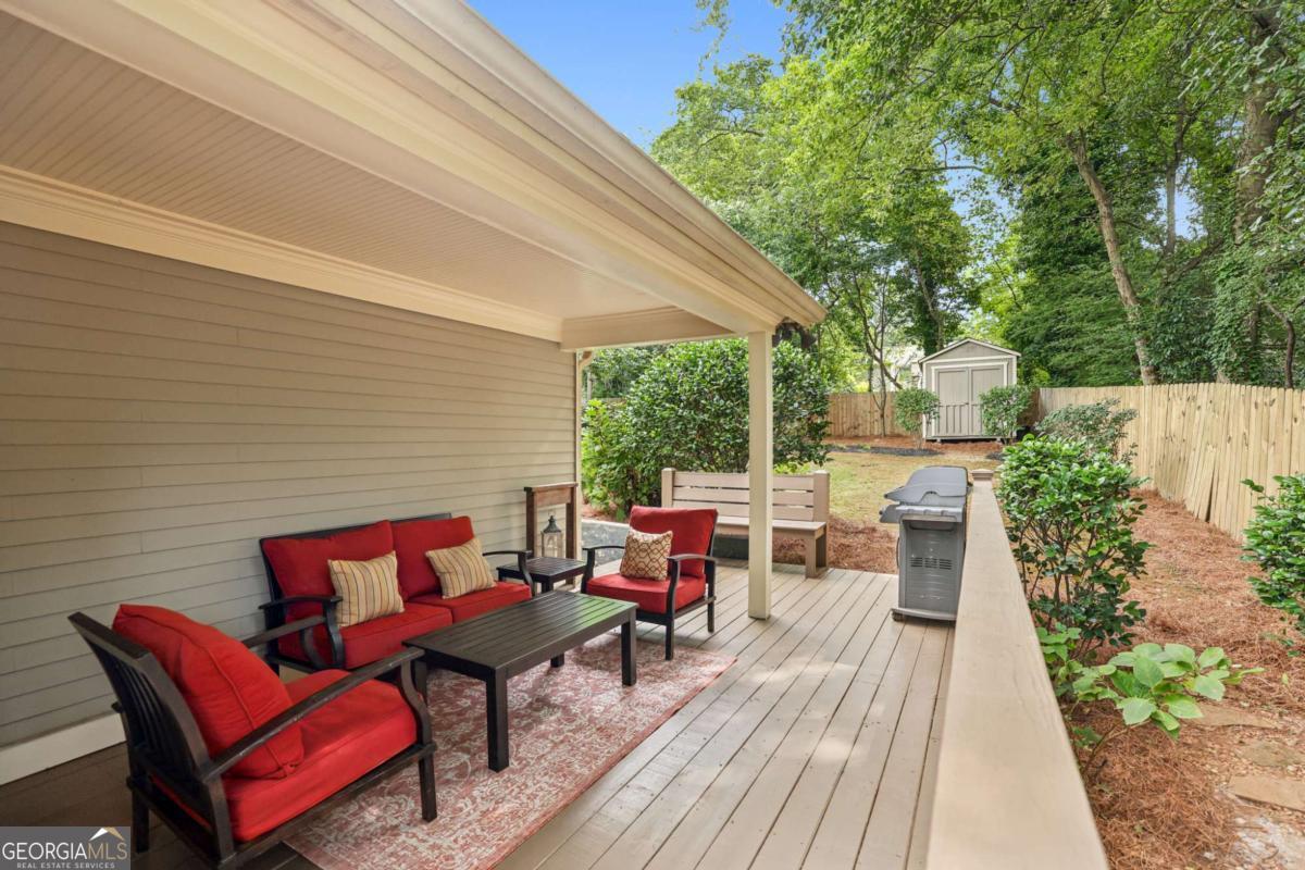 25 Sanderson Street NE