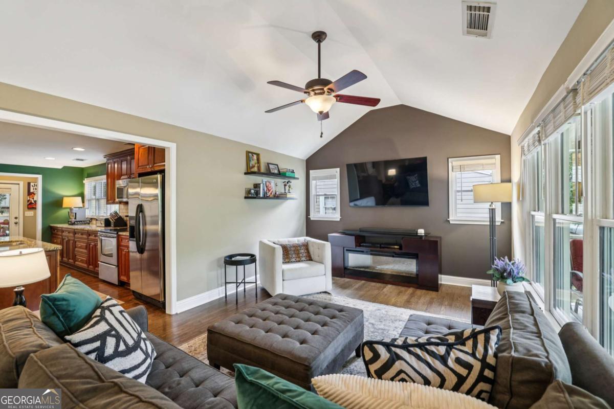 25 Sanderson Street NE