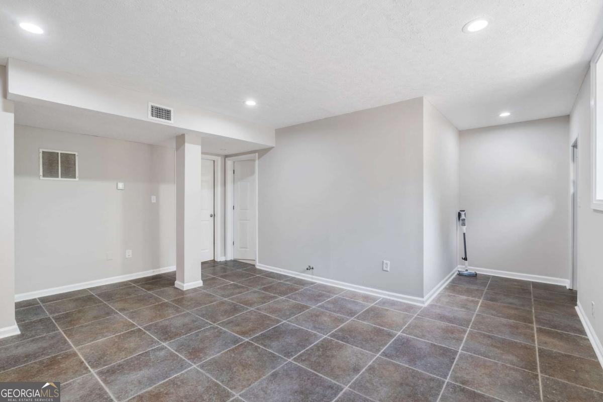 1447 Southland Vista Court NE
