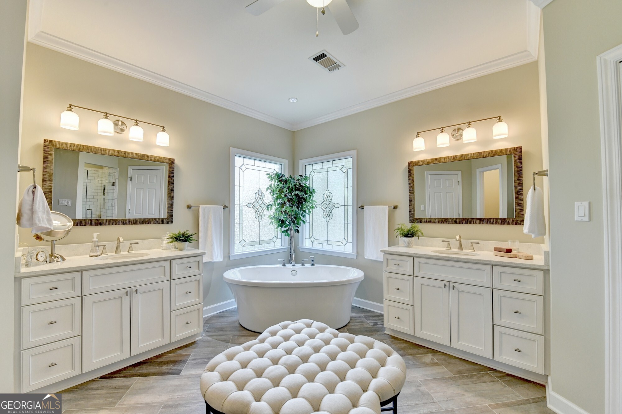 5490 Overbend Trail