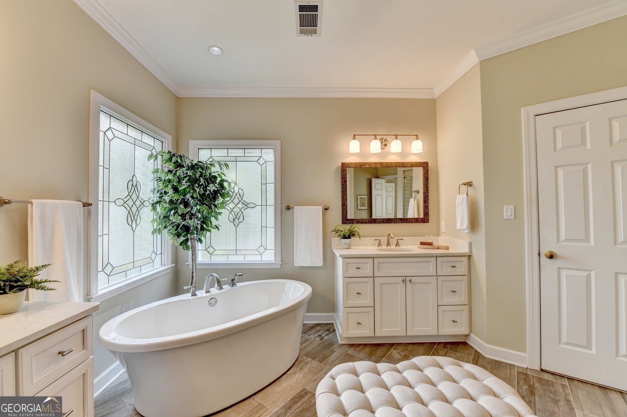 5490 Overbend Trail