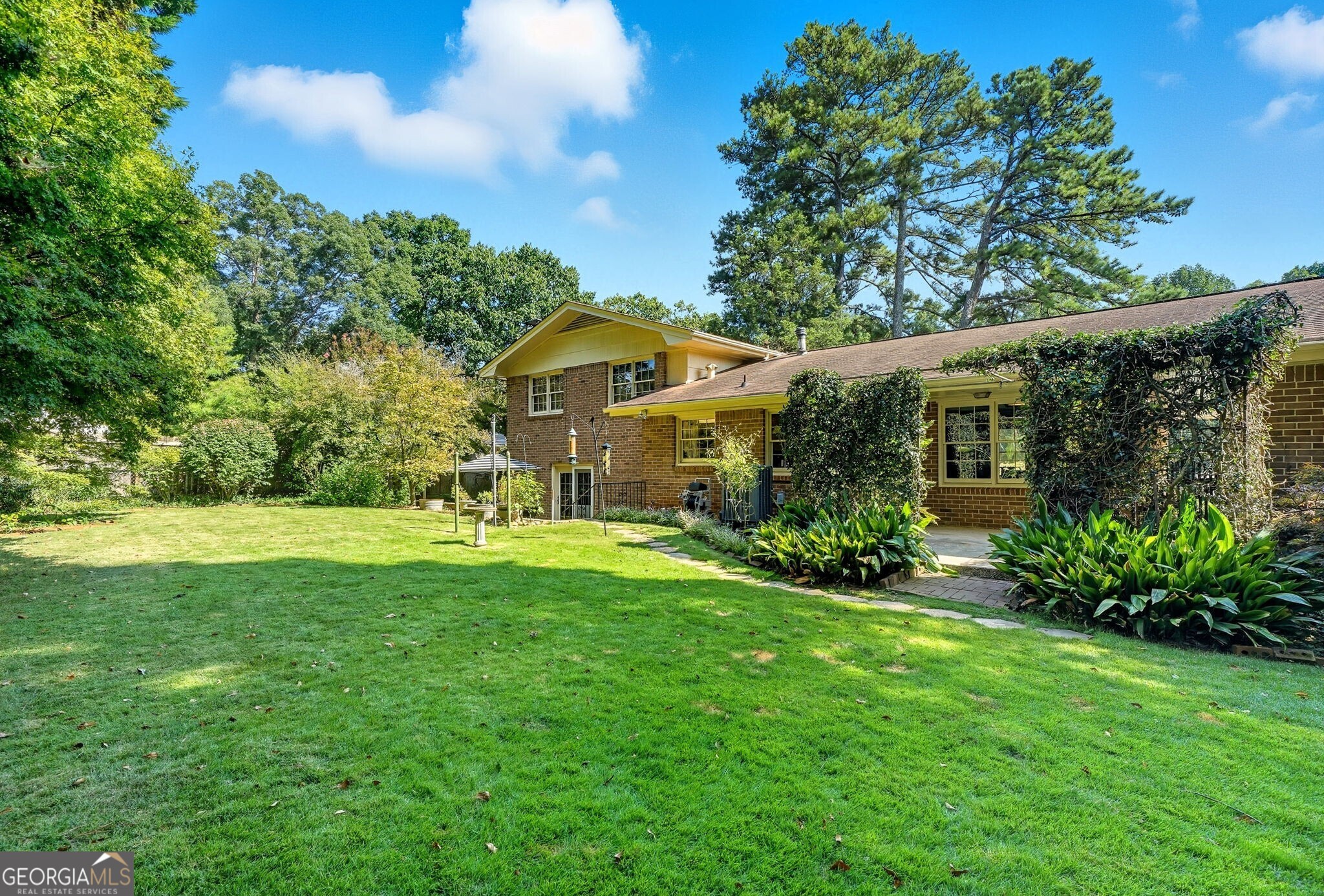 2932 Country Squire Lane