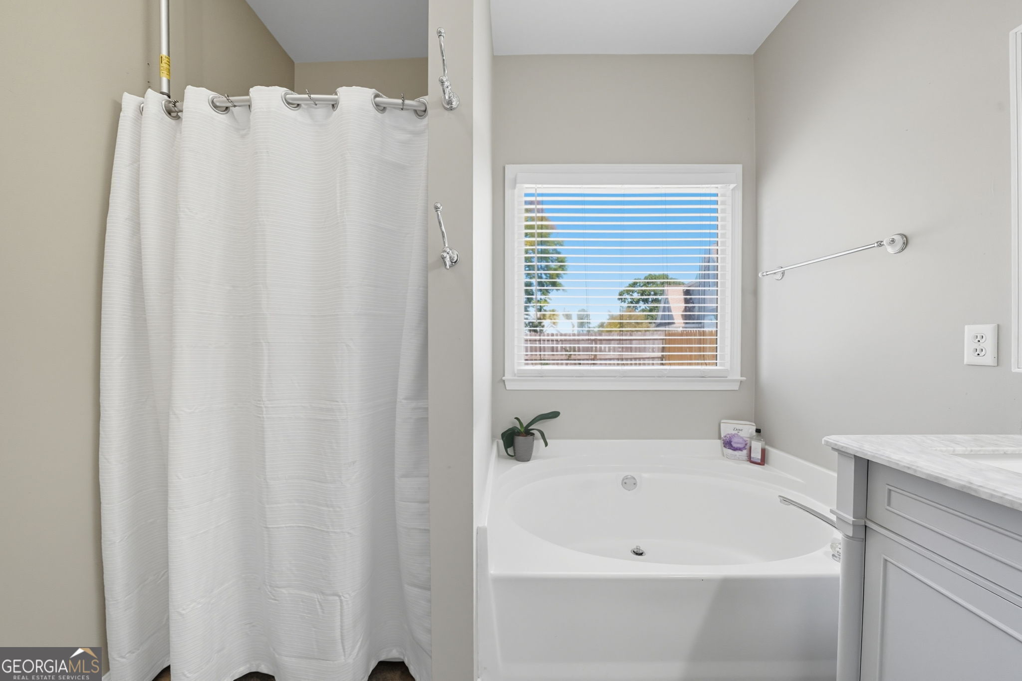 5090 Newpark Drive NW