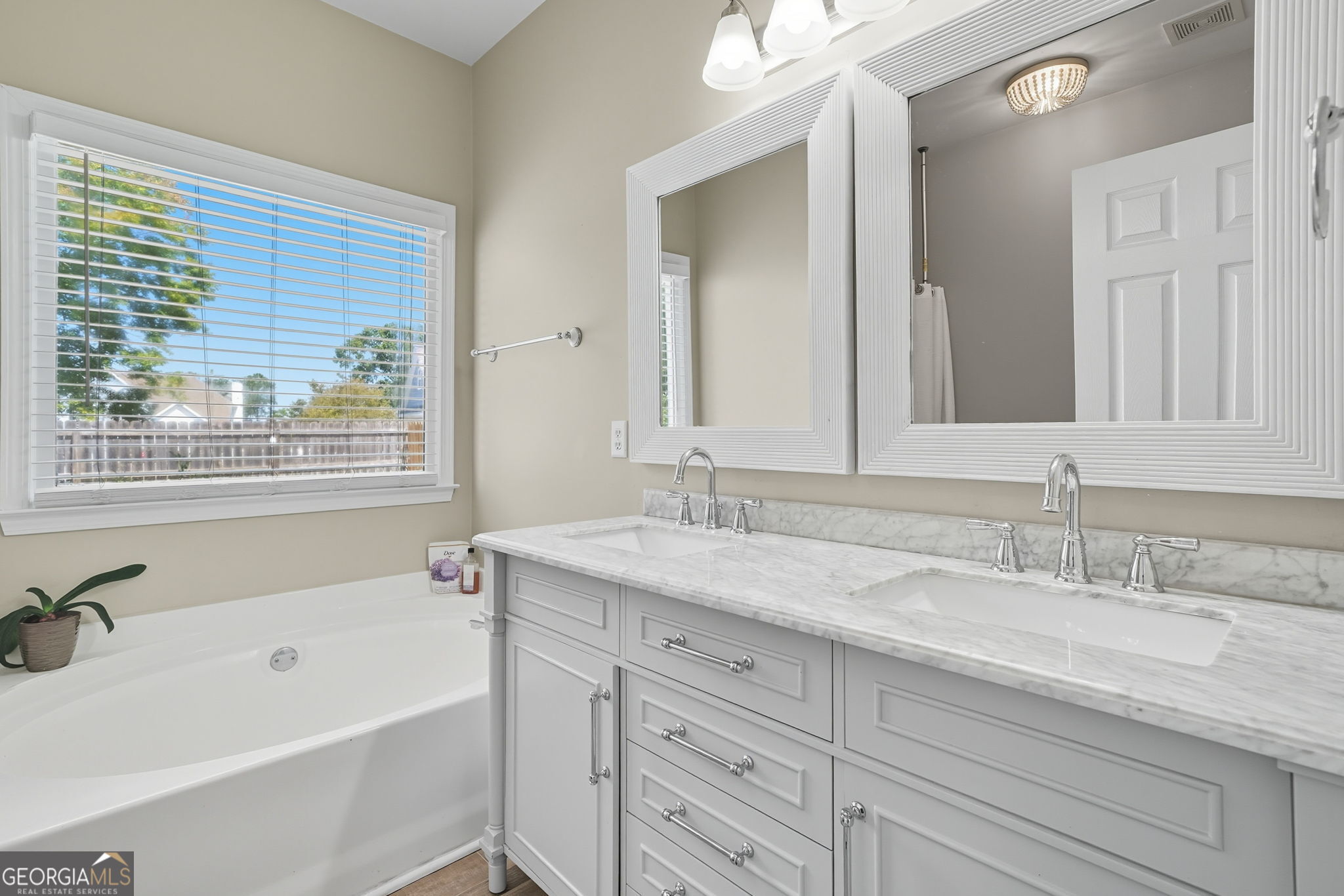 5090 Newpark Drive NW